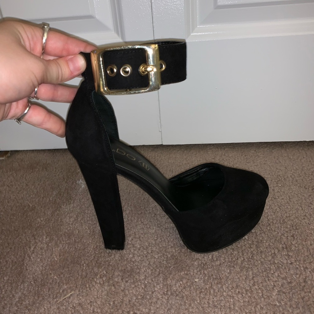 Also black stilettos